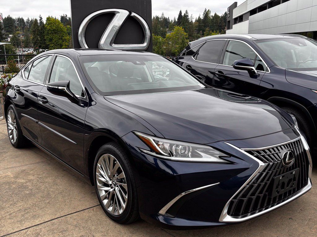 Certified 2023 Lexus ES 300h w/ Luxury Package FWD image 1