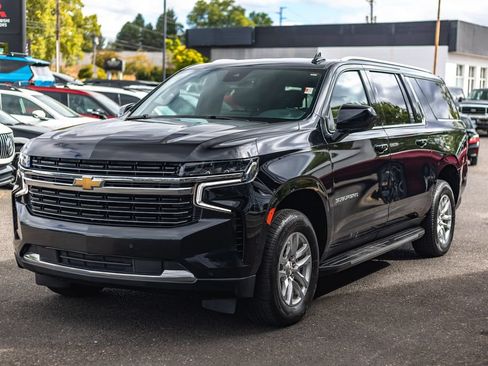 Used 2024 Chevrolet Suburban LT AWD/4WD image 4
