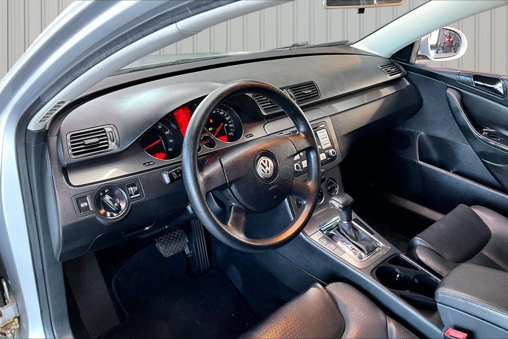 Used 2008 Volkswagen Passat 2.0T FWD image 13