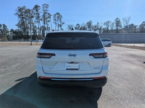 Used 2023 Jeep Grand Cherokee L Laredo image 5