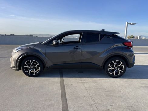 Used 2021 Toyota C-HR XLE image 4