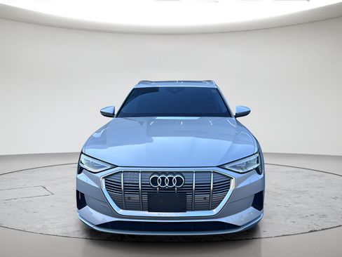 Used 2019 Audi e-tron Prestige w/ Prestige Package AWD/4WD image 13