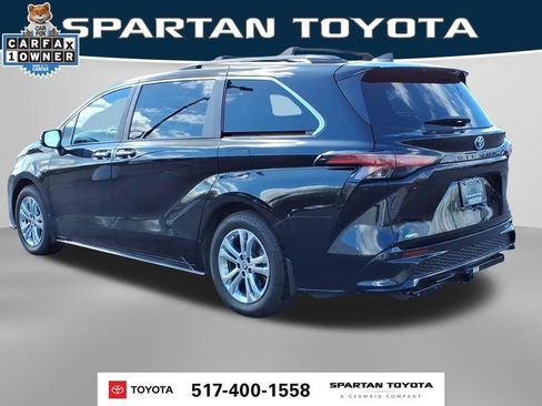Used 2023 Toyota Sienna XSE AWD/4WD image 10