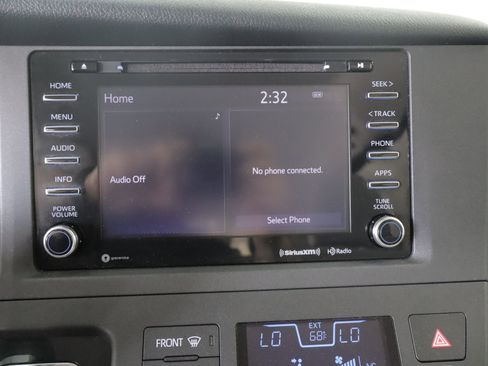 Used 2018 Toyota Sienna LE image 14