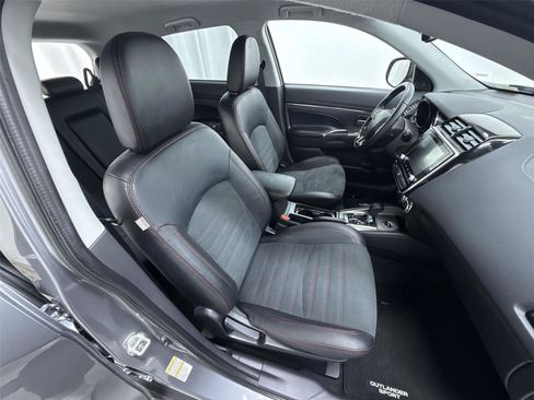 Used 2025 Mitsubishi Outlander Sport AWD image 27