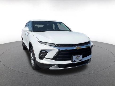 Used 2025 Chevrolet Blazer LT FWD image 3