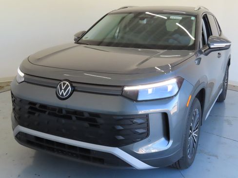 New 2025 Volkswagen Tiguan S image 9