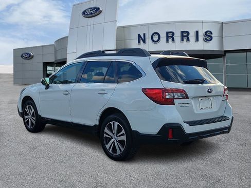Used 2018 Subaru Outback 2.5i Limited image 3