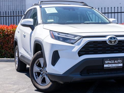 Used 2025 Toyota RAV4 XLE FWD image 14