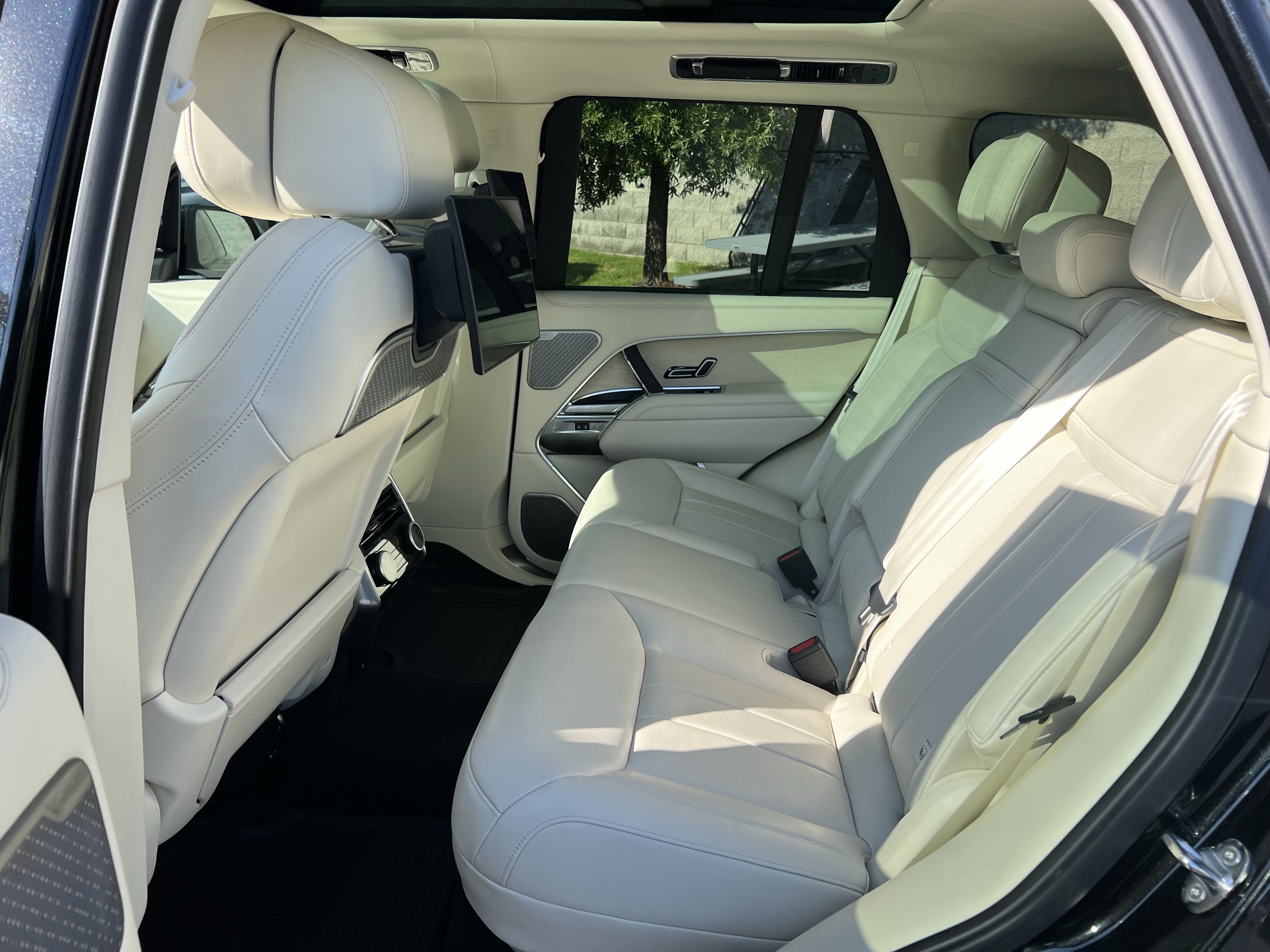 Certified 2024 Land Rover Range Rover Autobiography AWD/4WD image 31