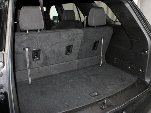 Used 2023 Chevrolet Traverse LT AWD/4WD image 12