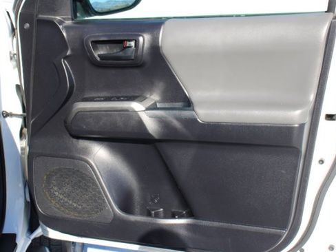 Certified 2020 Toyota Tacoma SR5 image 21