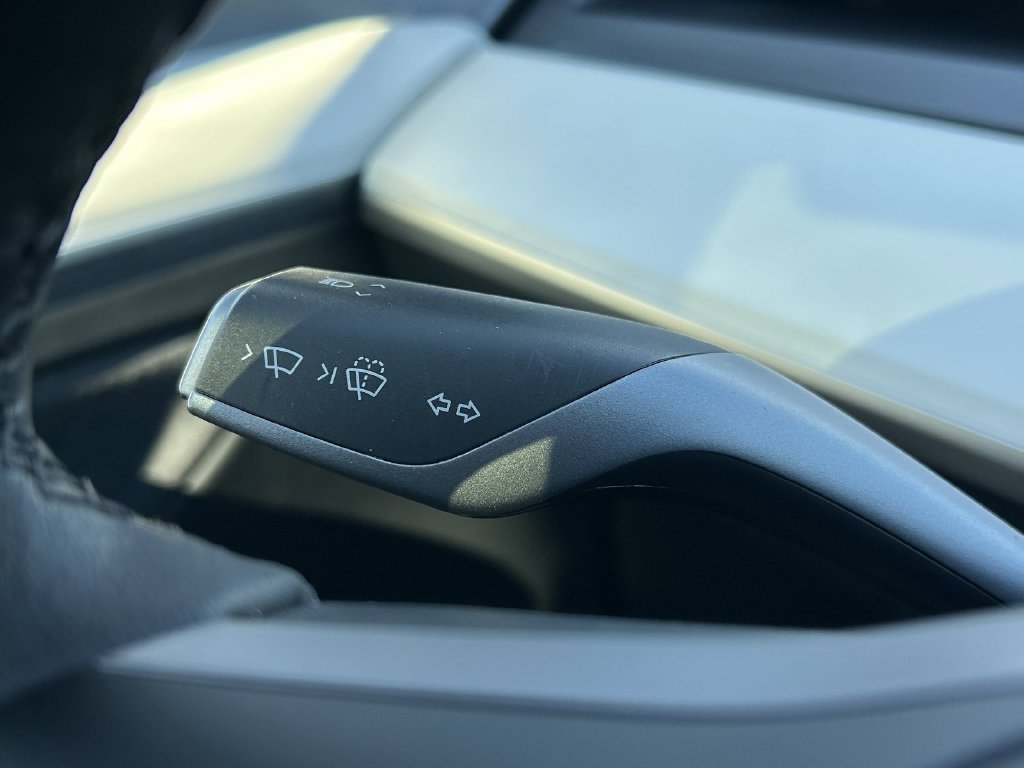 Used 2023 Tesla Model Y AWD image 30