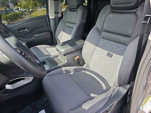 Used 2025 Nissan Frontier SV RWD image 16
