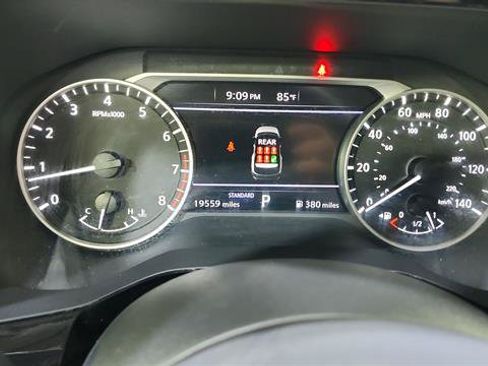 Certified 2025 Nissan Pathfinder SV FWD image 14