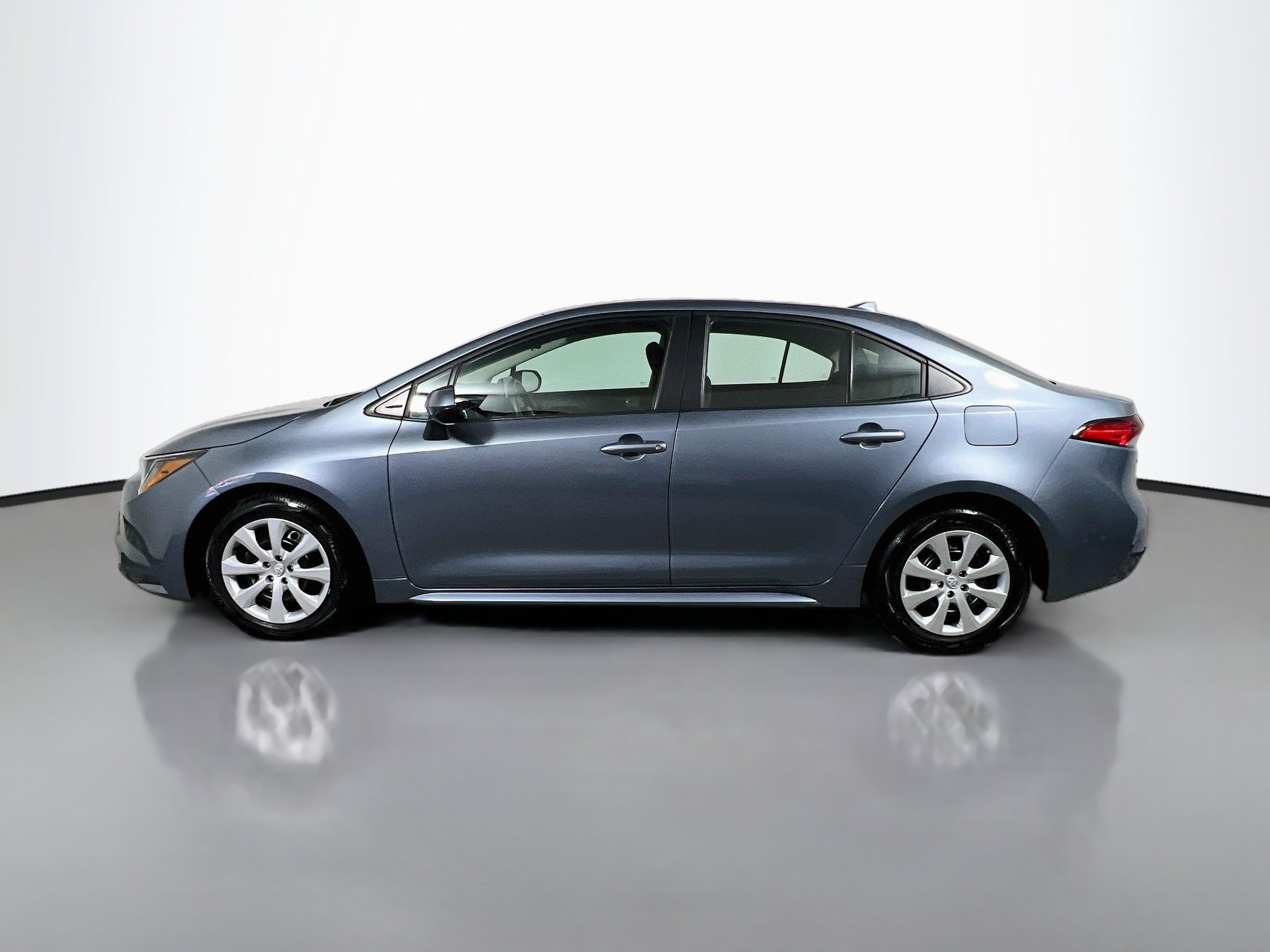 Used 2025 Toyota Corolla LE w/ Convenience Package FWD image 9
