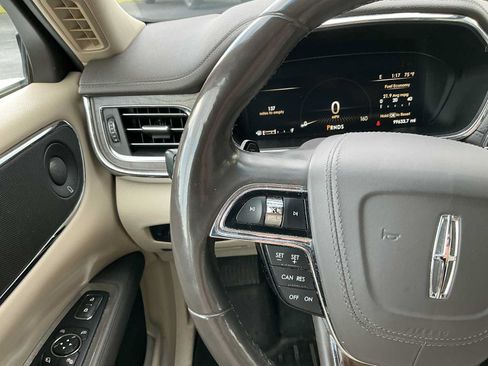 Used 2017 Lincoln Continental Select w/ Climate Package AWD/4WD image 11