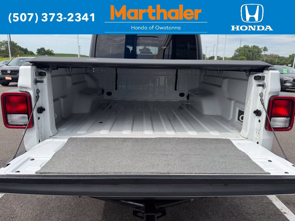 Used 2023 Jeep Gladiator Overland AWD/4WD image 17