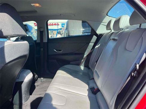Used 2023 Hyundai Elantra Limited image 8