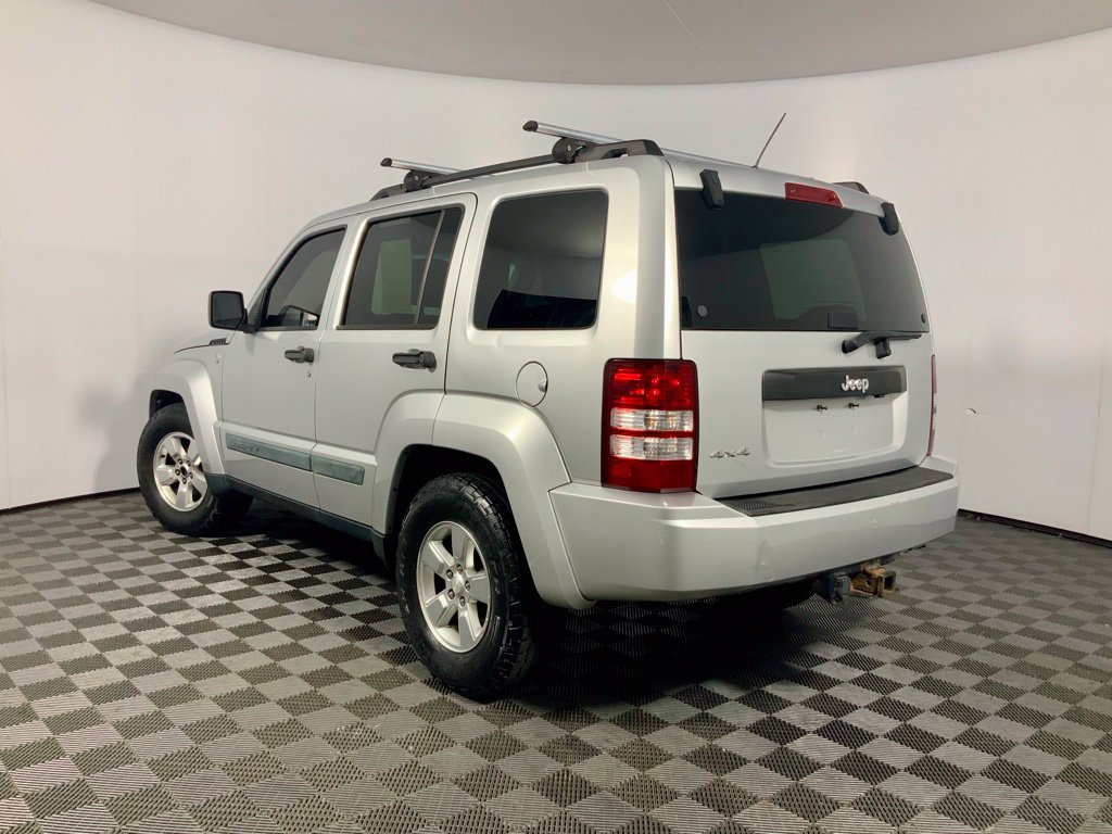 Used 2010 Jeep Liberty Sport w/ Popular Equipment Group AWD/4WD image 9