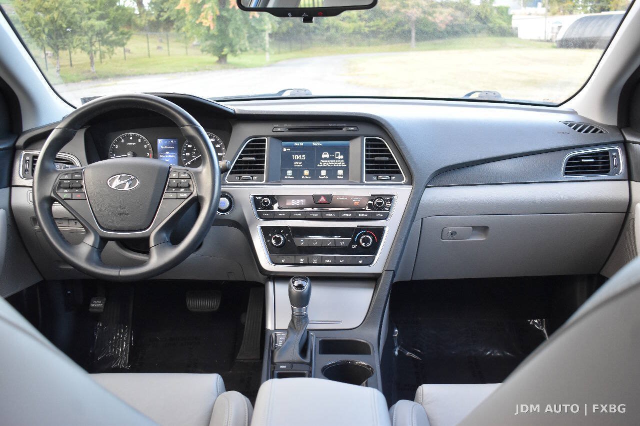 Used 2017 Hyundai Sonata Sport w/ Value Edition Package 02 FWD image 17
