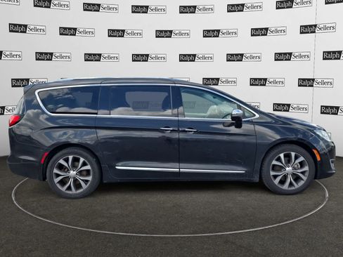 Used 2018 Chrysler Pacifica Limited w/ Tire & Wheel Group image 7