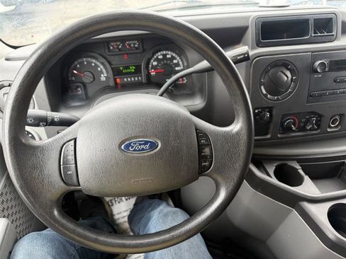 Used 2014 Ford E-250 and Econoline 250 w/ Power Group image 30