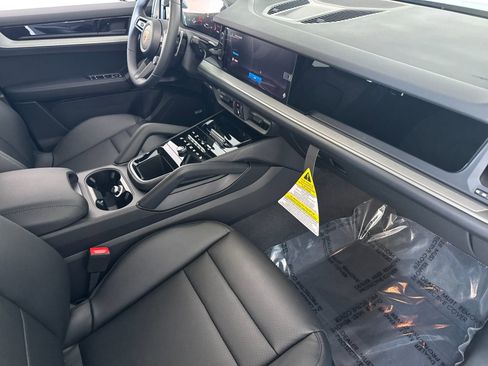 New 2026 Porsche Cayenne image 18