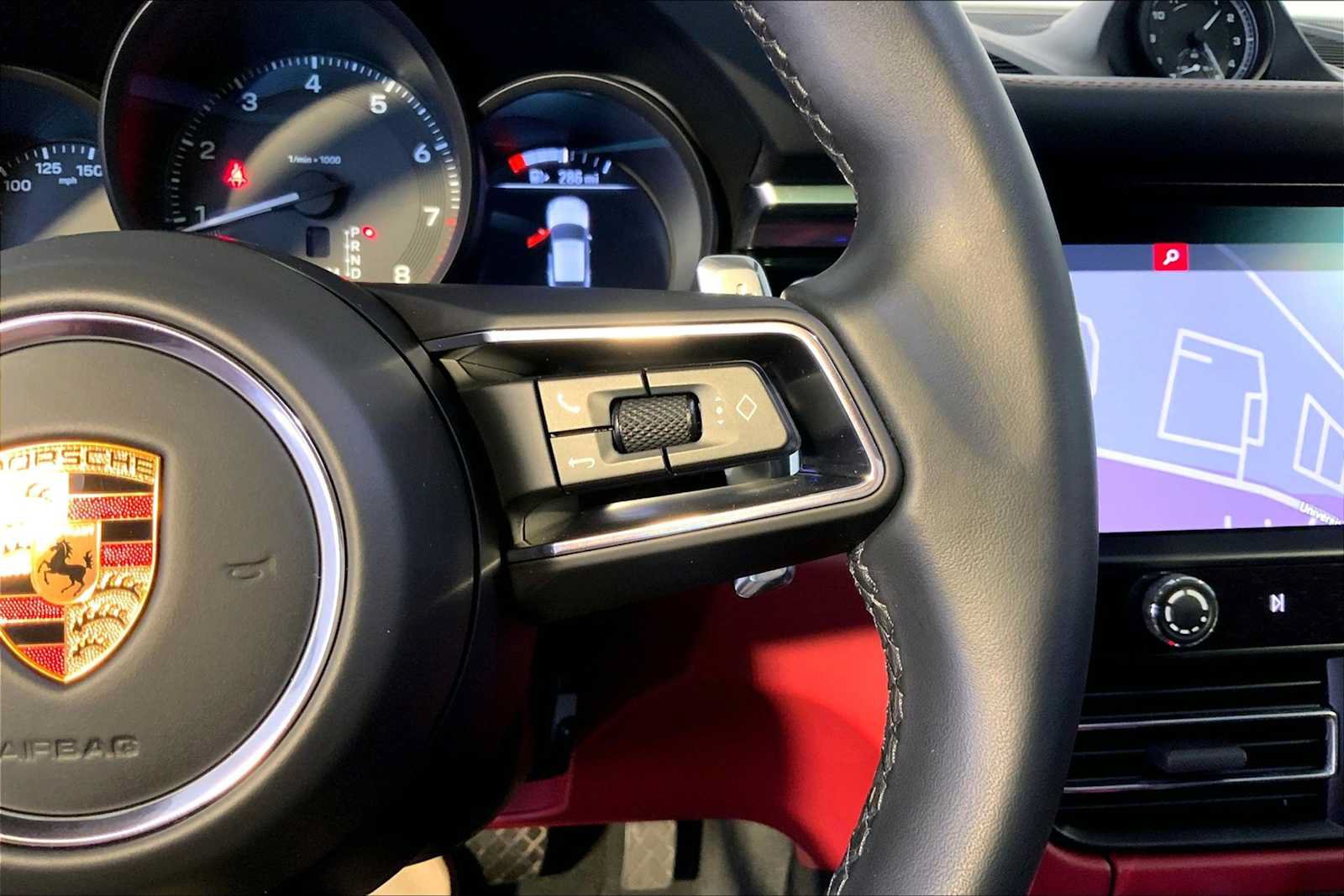 Certified 2023 Porsche Macan AWD/4WD image 28
