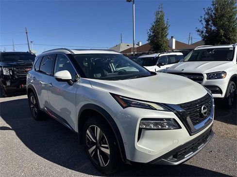 Used 2023 Nissan Rogue SL w/ SL Premium Package image 4