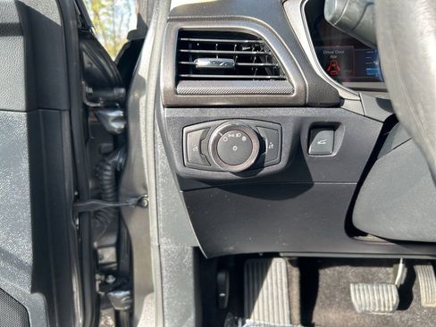 Used 2018 Ford Fusion SE w/ Fusion SE Technology Package image 24