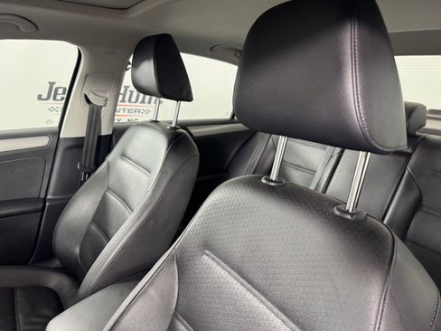 Used 2017 Volkswagen Jetta SE FWD image 7
