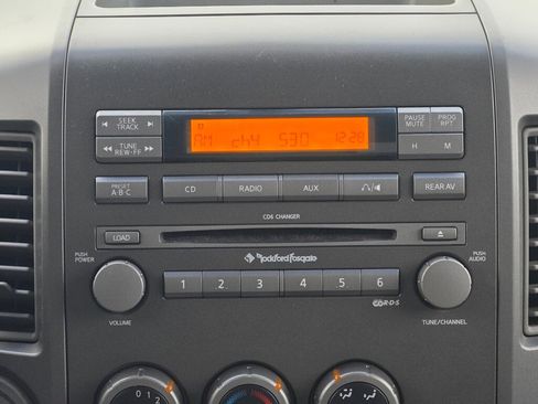 Used 2004 Nissan Titan SE image 13