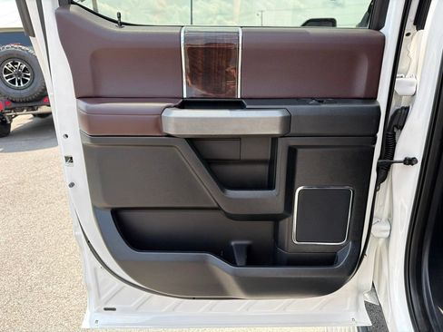 Used 2017 Ford F150 Platinum w/ Equipment Group 701A Luxury AWD/4WD image 16