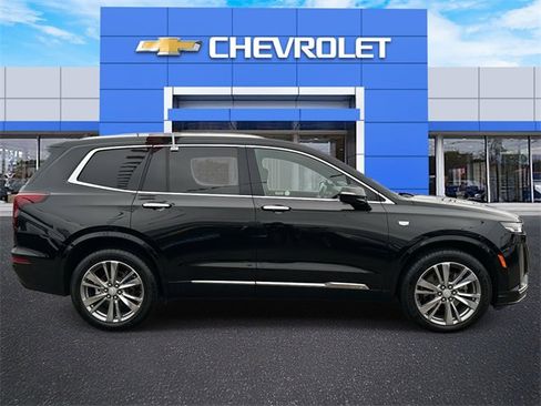Used 2025 Cadillac XT6 Premium Luxury image 5