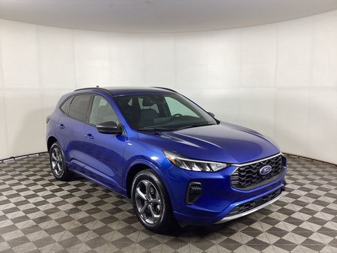 Used 2023 Ford Escape ST-Line w/ Tech Pack #1 AWD/4WD image 1