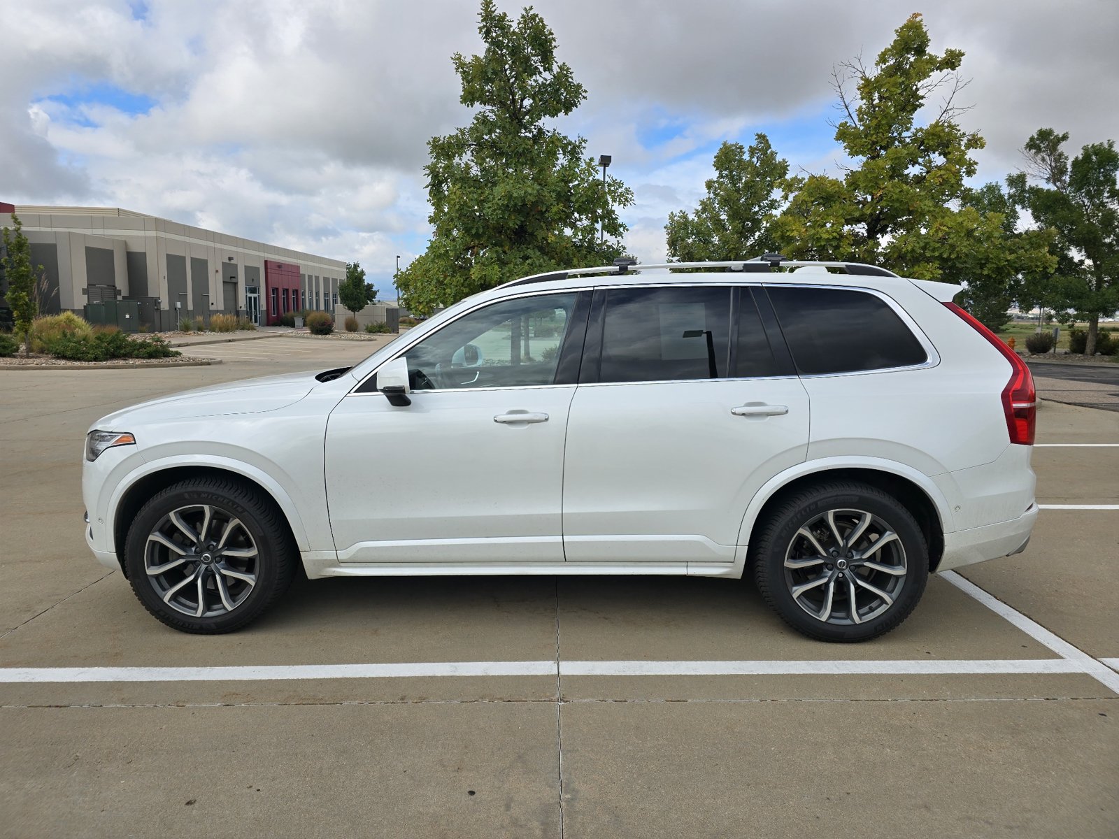 Used 2019 Volvo XC90 T6 Momentum w/ Advanced Package AWD/4WD image 14