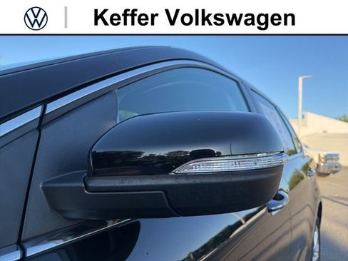 Used 2018 Ford Edge Titanium AWD/4WD image 10