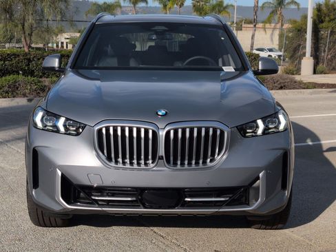 New 2026 BMW X5 sDrive40i w/ Climate Comfort Package image 3
