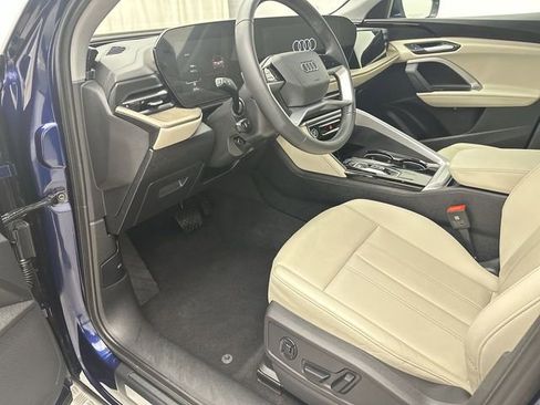 Used 2025 Audi Q5 Premium w/ Convenience Package image 11