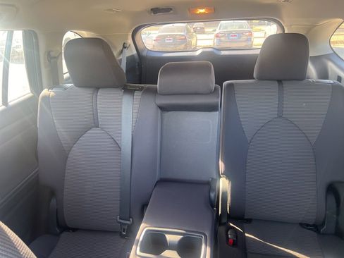 Used 2024 Toyota Highlander LE image 11