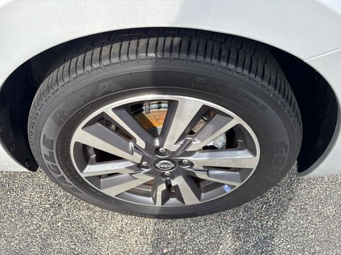 Used 2023 Nissan Versa SV FWD image 11