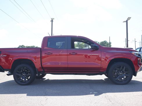 Used 2025 Chevrolet Colorado Z71 w/ Technology Package AWD/4WD image 6