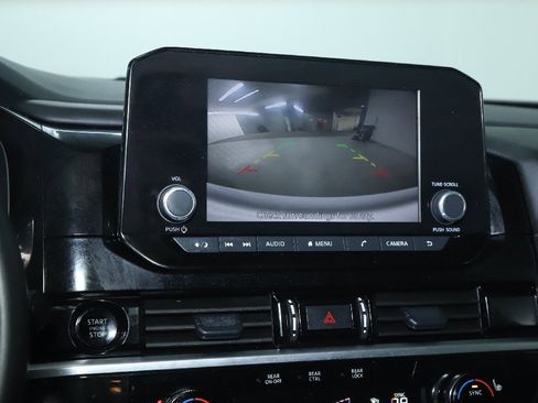 Used 2025 Nissan Pathfinder SV image 31