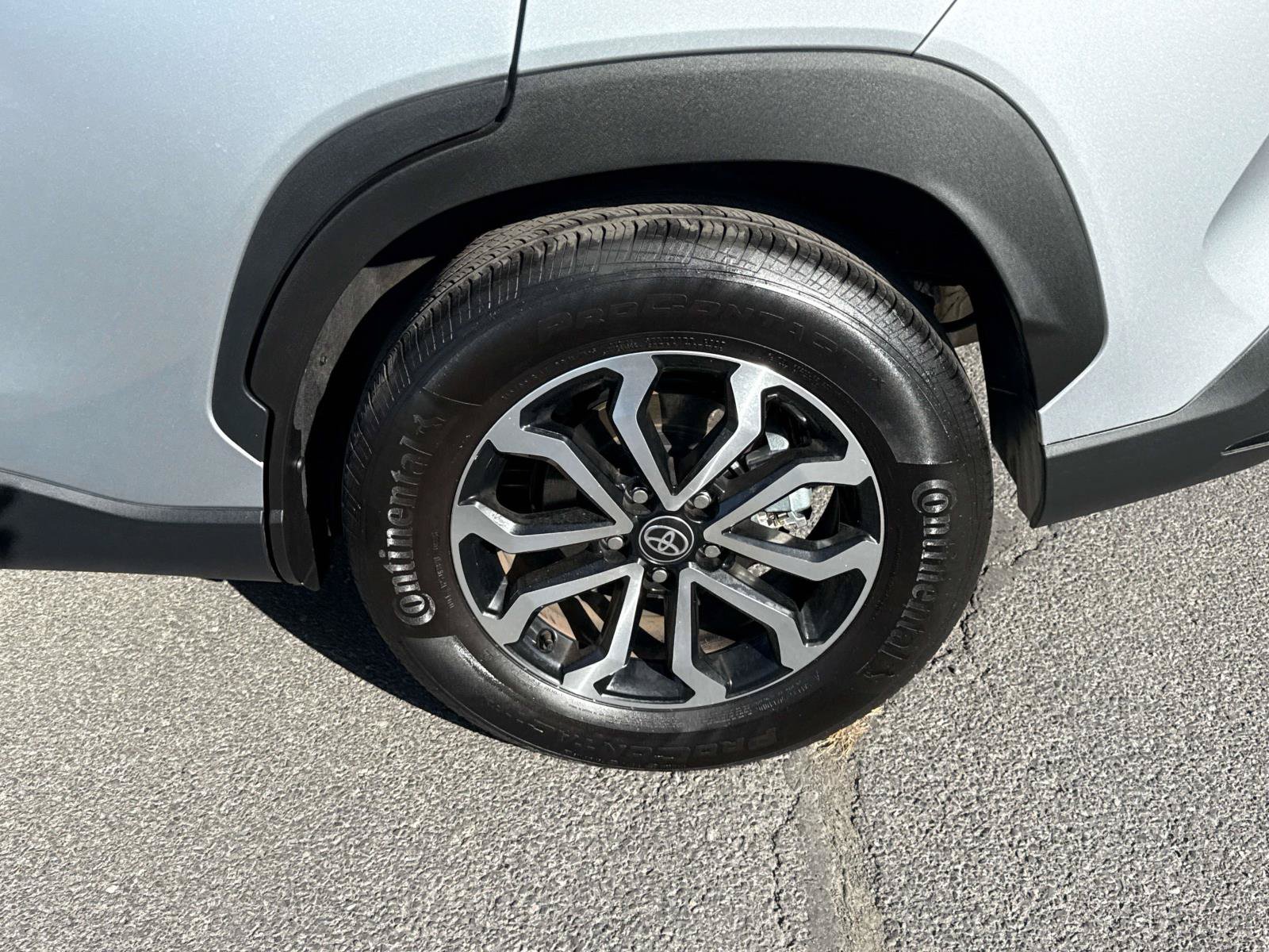 Used 2025 Toyota Corolla Cross AWD Hybrid image 7