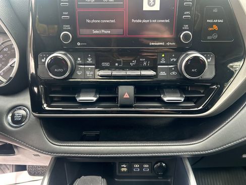 Used 2022 Toyota Highlander XLE image 32