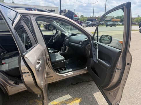 Used 2014 Subaru Forester 2.5i Touring AWD/4WD image 17