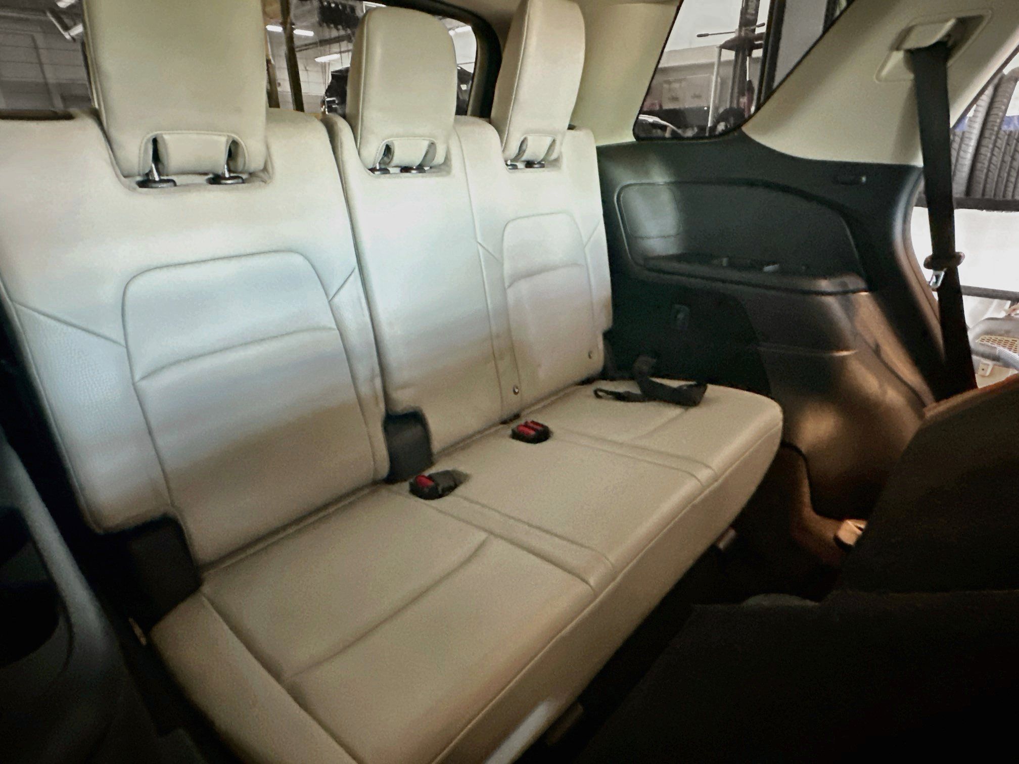 Used 2023 Nissan Pathfinder SL AWD/4WD image 30