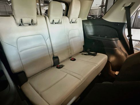 Used 2023 Nissan Pathfinder SL AWD/4WD image 30