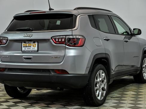 Used 2022 Jeep Compass Latitude w/ Sun and Sound Group AWD/4WD image 8